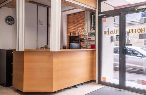 Issy-les-Moulineaux Hotel | Hotel Luxor
