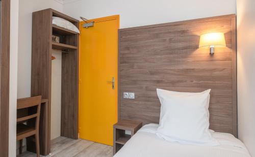 Issy-les-Moulineaux Hotel | Hotel Luxor