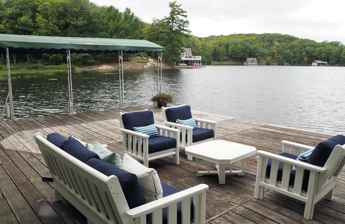 Seguin Casa | Hotel Luxury 6 brdm, 3 bath cottage on Little Lake Joe! Pristine inside and out!