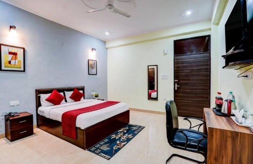 Sector 70 Hotel | Hotel maayra inn