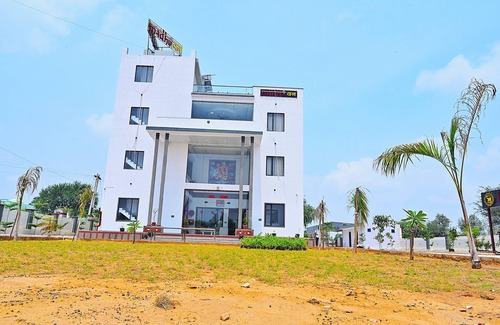 Sikar Hotel | HOTEL MADHUVAN & RESORT