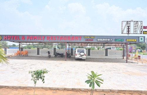 Sikar Hotel | HOTEL MADHUVAN & RESORT