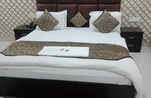 Kanpur Hotel | Hotel Mandakini Lush
