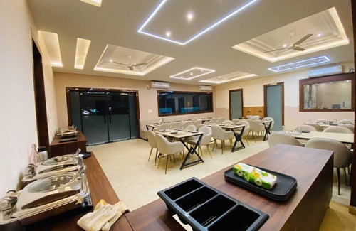 Vrindavan Hotel | Hotel Mango Tree & Suites