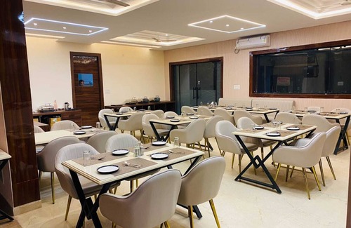 Vrindavan Hotel | Hotel Mango Tree & Suites