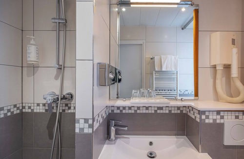 Quartier de Rochechouart Hotel | Hotel Marena