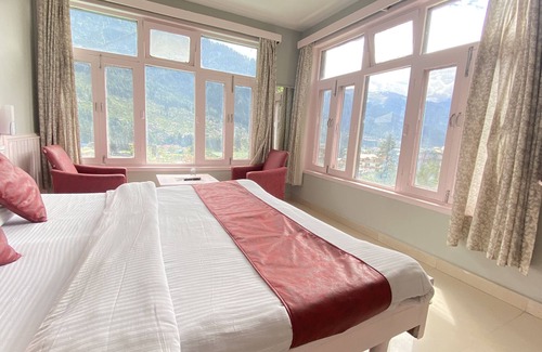 New Manali Hotel | Hotel Meadows