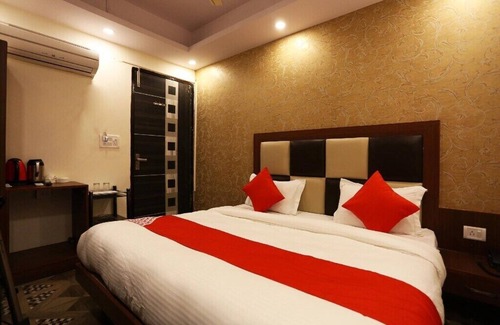 Preet Vihar Hotel | Hotel Mona Regency
