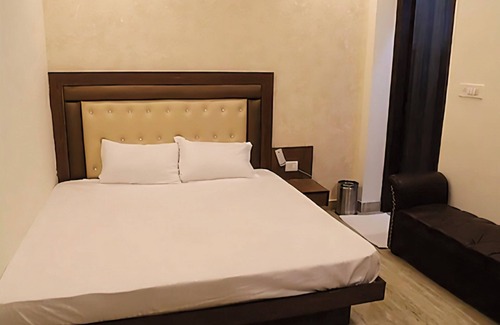 Preet Vihar Hotel | Hotel Mona Regency
