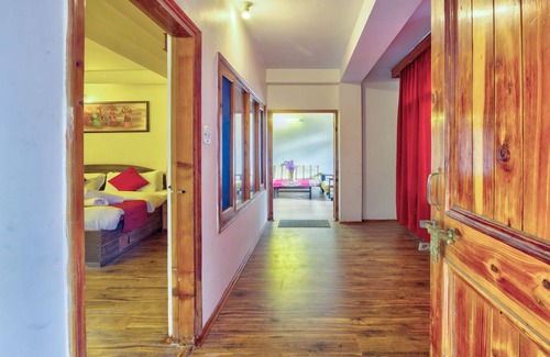 Aleo Cama Y Desayuno | Hotel Monarch Residency Manali