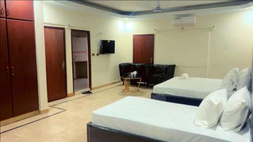 Karachi Casa | Hotel Moon River