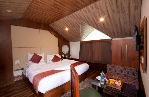 Khattalwada Hotel | HoTEL MOUNTAIN HOLIDAY