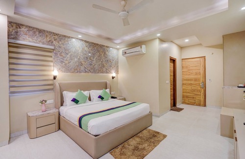 Sector 51 Hotel | Hotel Mr. J