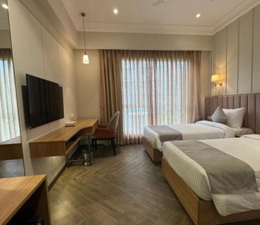 Malad West Hotel | Hotel Mumbai House Mindspace Malad-Taldar Hotels and Resorts Limited