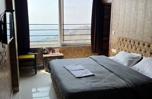 The Mall Road Complejo | Hotel Mussoorie Gold Mary