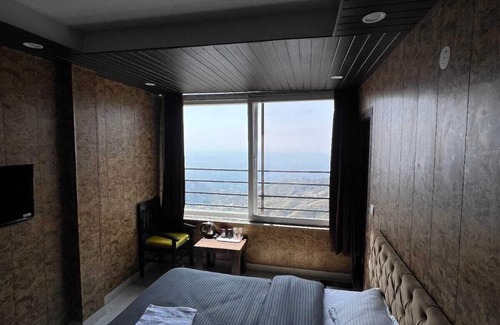 The Mall Road Complejo | Hotel Mussoorie Gold Mary