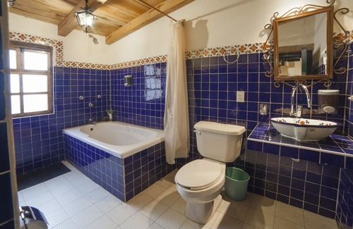 Barrio de Cuxtitali Hotel | Hotel Adobe & Teja