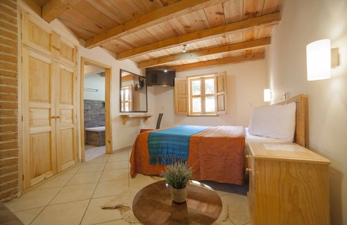 Barrio de Cuxtitali Hotel | Hotel Adobe & Teja