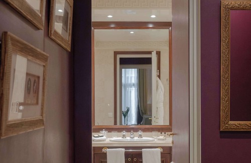 Faubourg-du-Roule Hotel | Hotel Napoleon