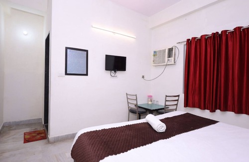 Taj Ganj Cama Y Desayuno | "Hotel Novo Agra – Your Gateway to Comfort Near the Taj Mahal"