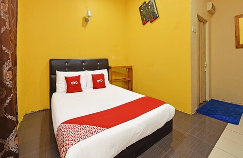 Lubok Buaya Hotel | OYO 90561 Awan Biru Motel