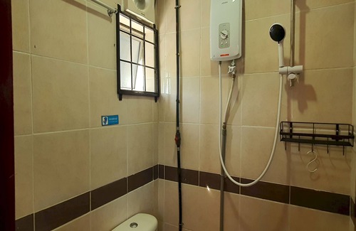 Kuching Hotel | OYO 90997 Hoover Room