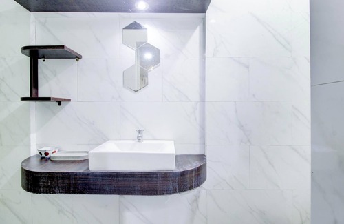 Padang Casa | Hotel O Jalan Jenderal Sudirman Near Imam Bonjol Square
