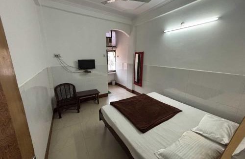 Mayapur Hotel | Hotel O Radhika