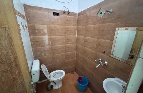Mayapur Hotel | Hotel O Radhika