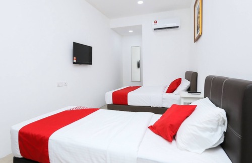 Taman Kota Masai Hotel | OYO 89772 Roselyn Inn