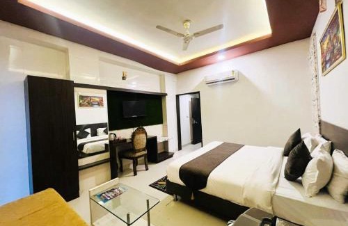 Ahmedabad Hotel | Hotel O Royal