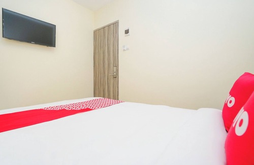 Surabaya Hotel | Hotel O Ace Business Hotel Galaxy Near ITS Stadium