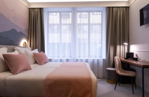 South West Hotel | Hotel Oasis Unit OF Gross Inn Near IGI Airport