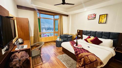 Old Manali Hotel | Hotel Ocean & Hotel Meadows Hill ! Rooftop Restaurant ! Near Hadimba Temple