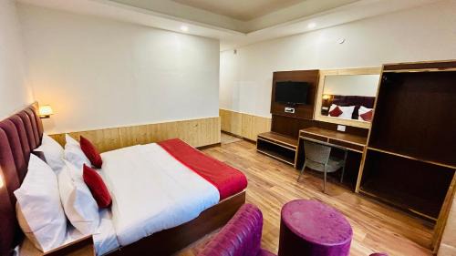 New Manali Hotel | Hotel Ocean & Meadows Open Terrace ! Mall Road Hotel !