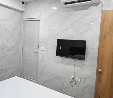Surat Hotel | Hotel OLOTUS