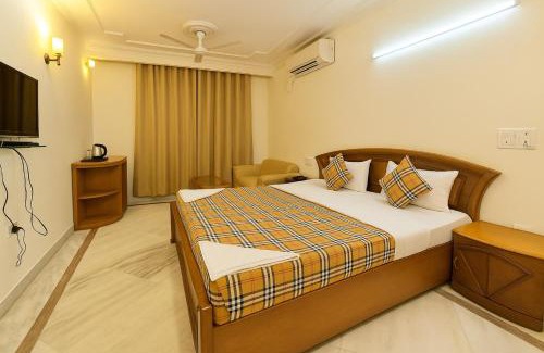 Karol Bagh Hotel | Hotel Pablas International, New Delhi, Near Metro