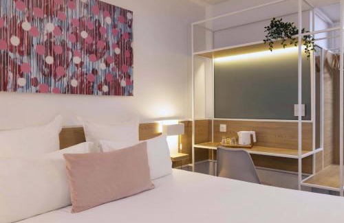 Hopital Saint-Louis Hotel | Hotel Paris Louis Blanc