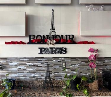 Avenida Revolucion Hotel | Hotel Paris