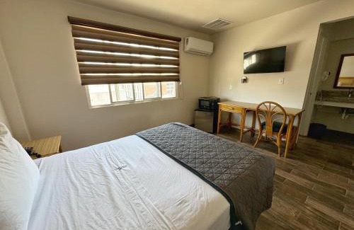 Avenida Revolucion Hotel | Hotel Paris