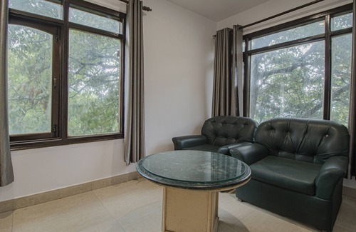 Dehradun Hotel | Hotel Peak View, 300 Mts From Mall Road