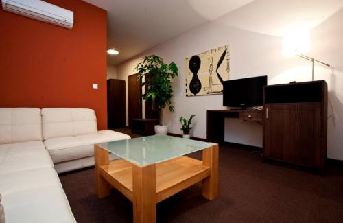 Komarno Hotel | Hotel Peklo