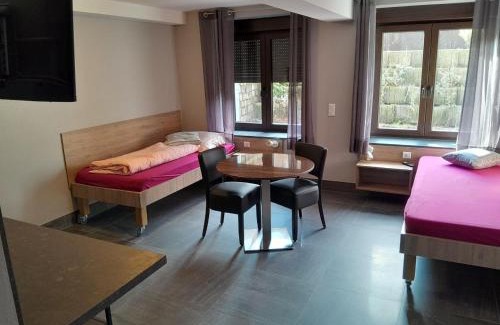Solingen Apartamento | Hotel-Pension Schlafpunkt in Solingen