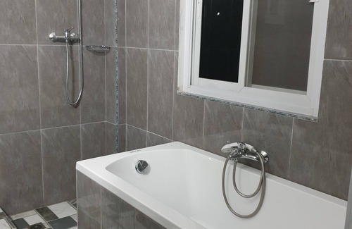 Irosin Casa | Hotel Pentaqua