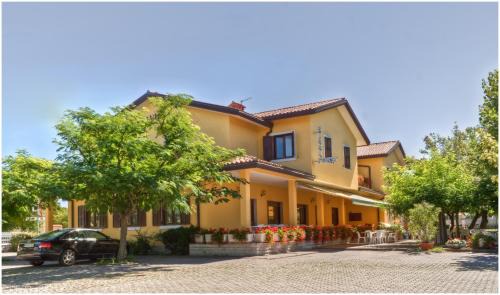 San Dorligo della Valle Hotel | Hotel Pesek