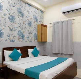 Vrindavan Hotel | Hotel Petal Rose By RK Near Gol chakkar Vrindavan