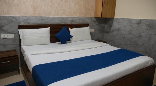 Vrindavan Hotel | Hotel Petal Rose By RK Near Gol chakkar Vrindavan