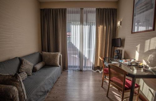 Zona XVI Torrenova Hotel | Hotel Petra