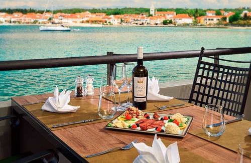 Petrcane Hotel | Hotel Pinija
