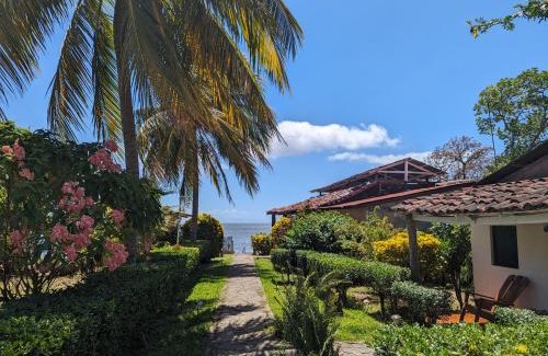 Ometepe Island Hotel | Hotel Playa Santa Martha